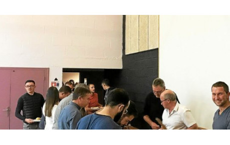 ASP foot. Près de 300 convives à la raclette