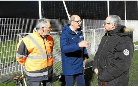 Le nouvel éclairage du terrain synthétique de football validé 