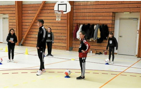 L'AS Plouvien initie les jeunes au football